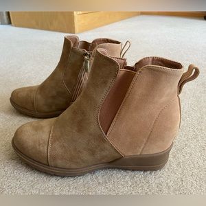 Size 8 Tan Booties